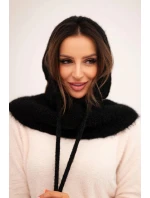 Dámská čepice s kapucí a pleteným vzorem černá