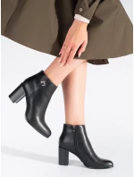 Pohodlné dámské kotníčkové boty černé na plochém podpatku Pohodlné dámské kotníčkové boty černé na plochém podpatku