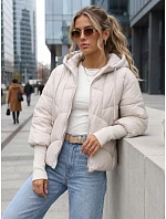Krátká dámská prošívaná bunda s kapucí, světle šedá, FashionStreet TY5765 Krátká dámská prošívaná bunda s kapucí, světle šedá, FashionStreet TY5765