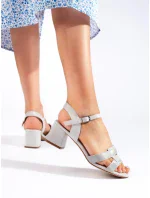 Praktické šedo-stříbrné dámské sandály na širokém podpatku Praktické šedo-stříbrné dámské sandály na širokém podpatku