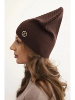 Dámská čepice s proužky a ozdobným knoflíkem s přídavkem viskózy a modalu hnědá