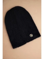 Dámská klasická čepice z alpaky s dekorativní destičkou černá