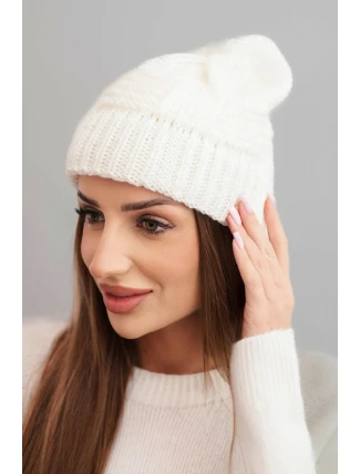 Zimní dámská čepice akrylová s ozdobným pletením K462 ecru