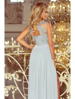 Dlouhé dámské šaty ve stříbrné barvě bez rukávů a s vyšívaným výstřihem model 6405966