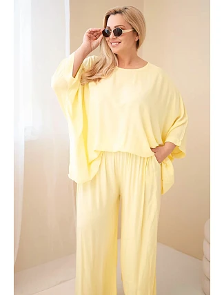 Dámský komplet Plus Size z viskózy se širokými kalhotami a halenkou žlutý