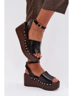 Dámské sandály na platformě se zlatými přezkami Černé Galorina