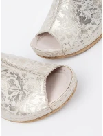 Pohodlné dámské Jasnobeżowy nazouváky na klínku Pohodlné dámské Jasnobeżowy nazouváky na klínku