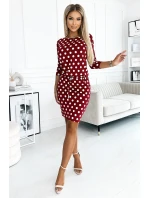 13-164 Sportovní šaty se šněrováním a kapsami - bordó, s hráškem - polská výroba