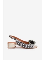 Kožené Dámské Sandály Na Klínku S Dekorativním Květinou Laura Messi 2973 Bílá-Černá Kožené Dámské Sandály Na Klínku S Dekorativním Květinou Laura Messi 2973 Bílá-Černá