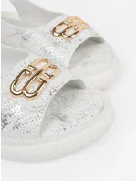 Stylové bílé dámské sandály na klínku Stylové bílé dámské sandály na klínku