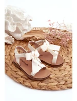 Lakované dětské sandálky s mašlí na suchý zip světle béžové Joratia Lakované dětské sandálky s mašlí na suchý zip světle béžové Joratia