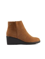 Trendy hnědé dámské kotníčkové boty na klínku Trendy hnědé dámské kotníčkové boty na klínku