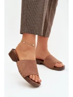 Ženské pantofle na plochém podpatku se zlatými přezkami Hnědé Girella