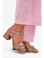 Dámské lakované kožené sandály na sloupku - béžové Mevonelle