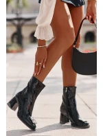 Lesklé dámské boty na podpatku s ozdobou MR880-019 černé D&A