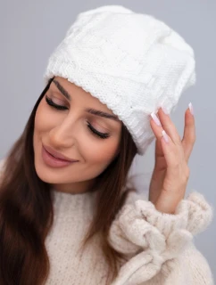 Dámská zimní pletená čepice s ozdobným vzorem K403 bílá