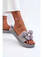 Dámské šedé sandály s ozdobou na nízké platformě Cedrella