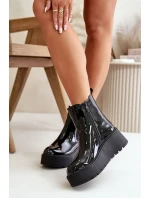 Lakýrované dámské kotníkové boty na platformě a klínku, černé Wloedia