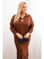 Dámský komplet Plus Size se saténovým leskem a krajkou camelový