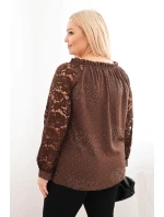Dámská blůza Plus Size s krajkovými rukávy a ozdobným výstřihem hnědá