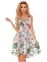 478-1 MAYA Šaty s delšími zády, výstřihem a páskem - RŮŽOVÉ KVĚTY 478-1 MAYA Šaty s delšími zády, výstřihem a páskem - RŮŽOVÉ KVĚTY