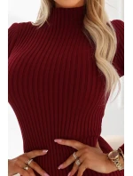 652-1 Elegantní vypasované svetrové šaty s rolákem, krásně zvýrazňující postavu - bordó