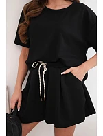 Dámský viskózový komplet v máslové úpravě s krátkým rukávem a kraťasy s vysokým pasem černý Dámský viskózový komplet v máslové úpravě s krátkým rukávem a kraťasy s vysokým pasem černý