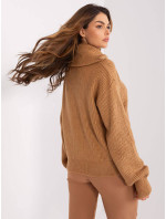 Volný dámský svetr ve velbloudí barvě s rozepínacím rolákem (0374)