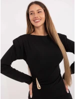 Elegantní černá halenka s vycpávkami (21898)