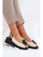 Dámské lakované kožené sandály na klínku s ozdobou - béžové Artiker