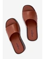 Dámské nazouváky na platformě se zlatými přezkami camel Arionne