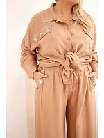 Dámská souprava Plus Size s košilí a širokými kalhotami camelová Dámská souprava Plus Size s košilí a širokými kalhotami camelová