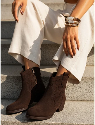 Dámské kozačky s prolamovaným svrškem na nízkém podpatku hnědé FashionStreet ZY1431