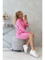 Šaty s kravatou ve světle růžové barvě