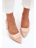 Dámské lodičky na širokém podpatku s ozdobou Celira – béžové Dámské lodičky na širokém podpatku s ozdobou Celira – béžové
