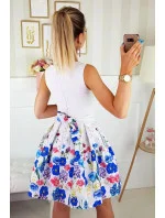 Dámské společenské šaty bez rukávů se skládanou sukní a páskem bílé - Bílá / 40 - Bicotone Dámské společenské šaty bez rukávů se skládanou sukní a páskem bílé - Bílá / 40 - Bicotone