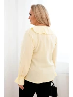 Dámská viskózová blůza Plus Size s volánem a ozdobnou broží žlutá