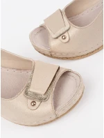 Exkluzívní  sandály hnědé dámské na klínku