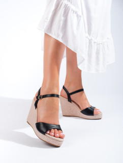 Jedinečné  sandály dámské černé na klínku