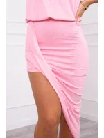 Světle růžové asymetrické šaty